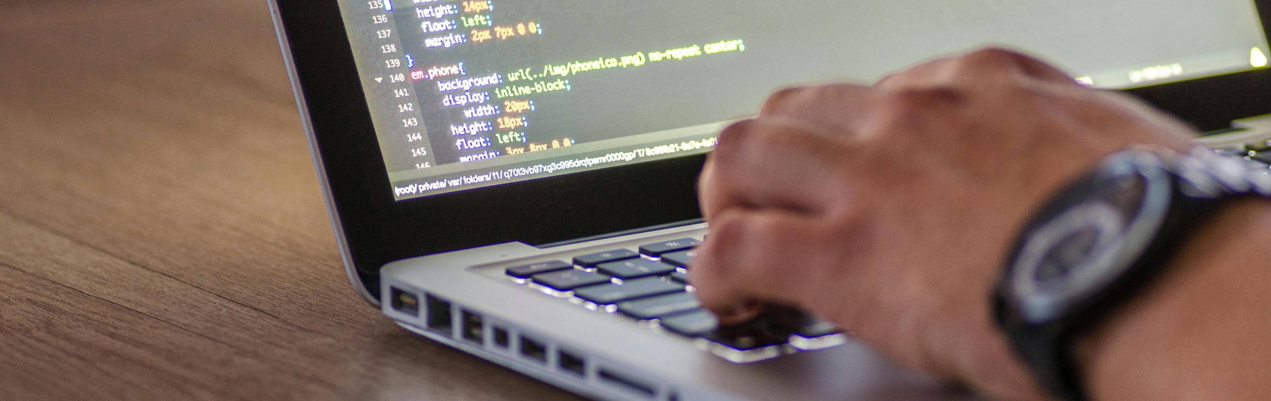 pexels-goumbik-574071 (1) matériel informatique frontières fret